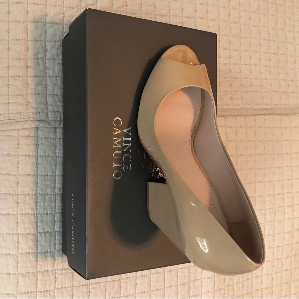 Vince Camuto , blush nubuck  patent heel , size 9M